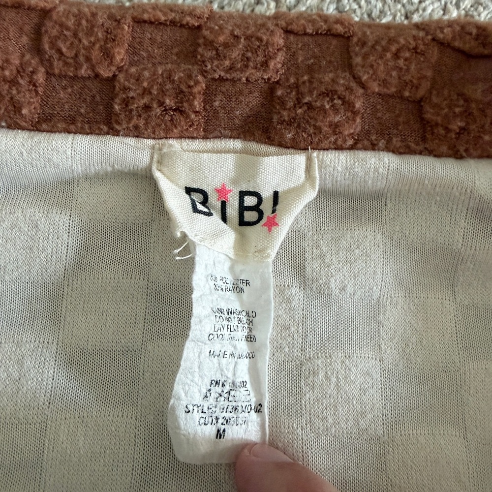 Bibi Textured Patchwork Exposed Seam V Neck Long Sleeve Top - Picture 2 of 2